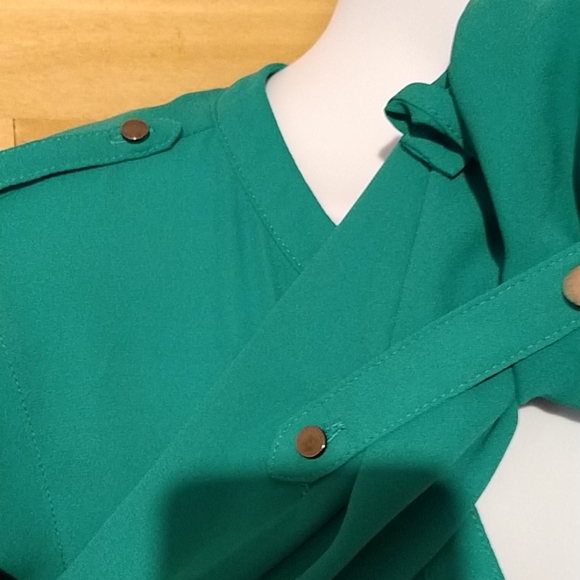 Kenneth Cole kelly green sheer top - Picture 4 of 4